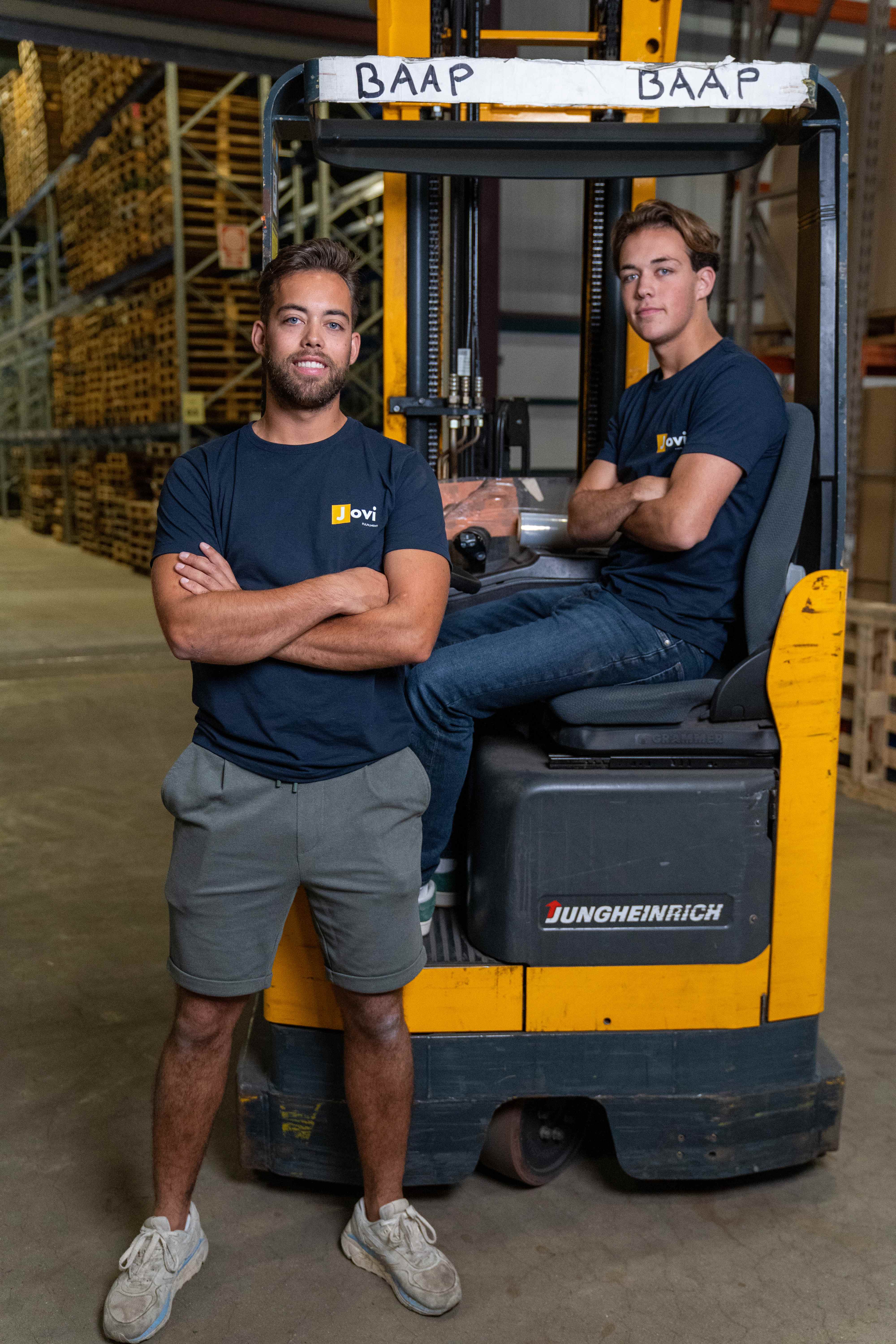 Jovi Fulfilment team met heftruck